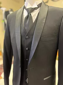 Black smokin with black accessories. Tuxedo negro con accesorios tradicional. Elegance Tuxedo