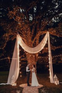 Intimate Weddings: The Trend Towards Smaller and More Personal Celebrations 